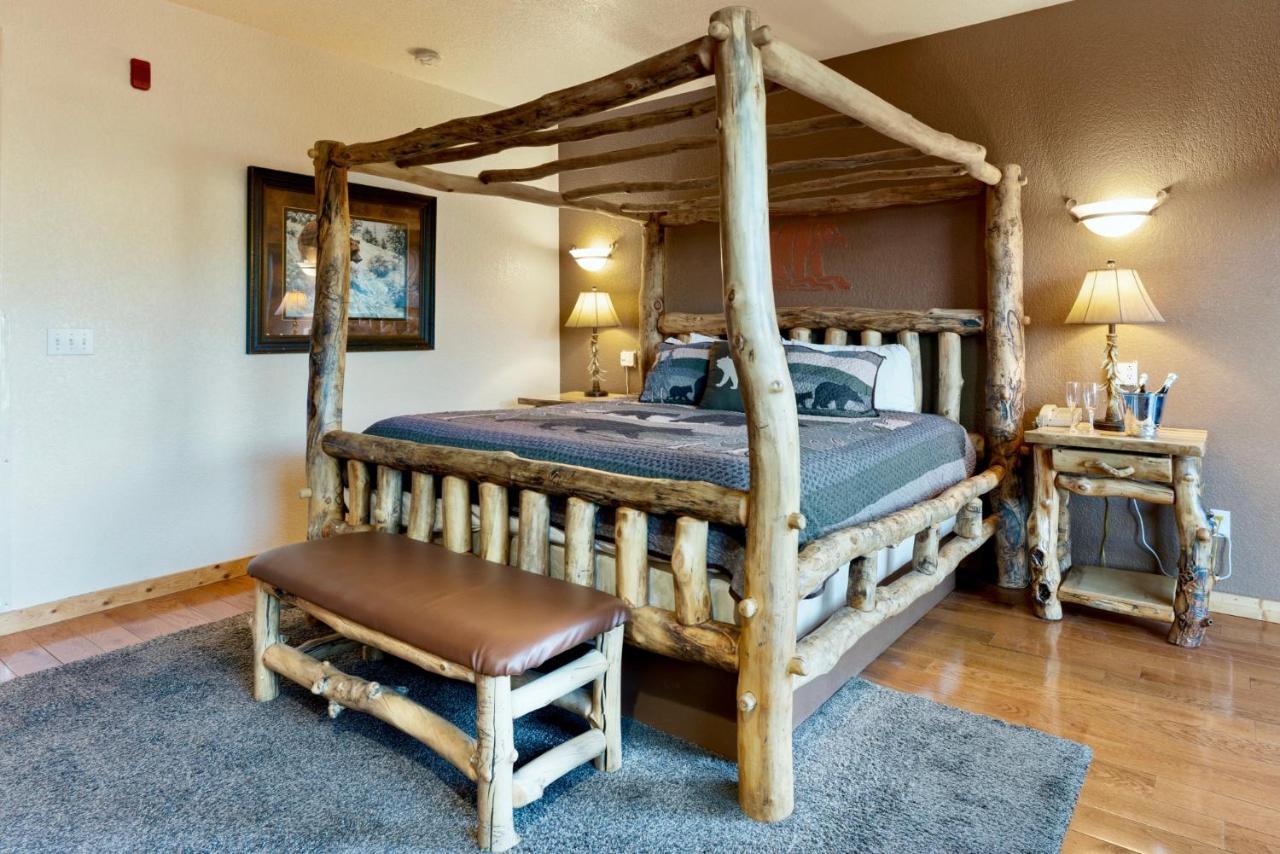 Gateway Hotel Grand Lake